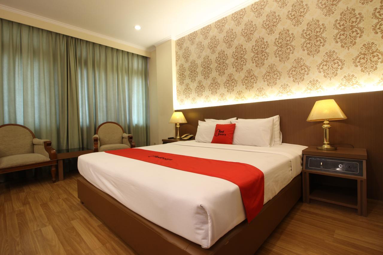 Reddoorz Premium @ Slamet Riyadi 2 Solo Exterior foto